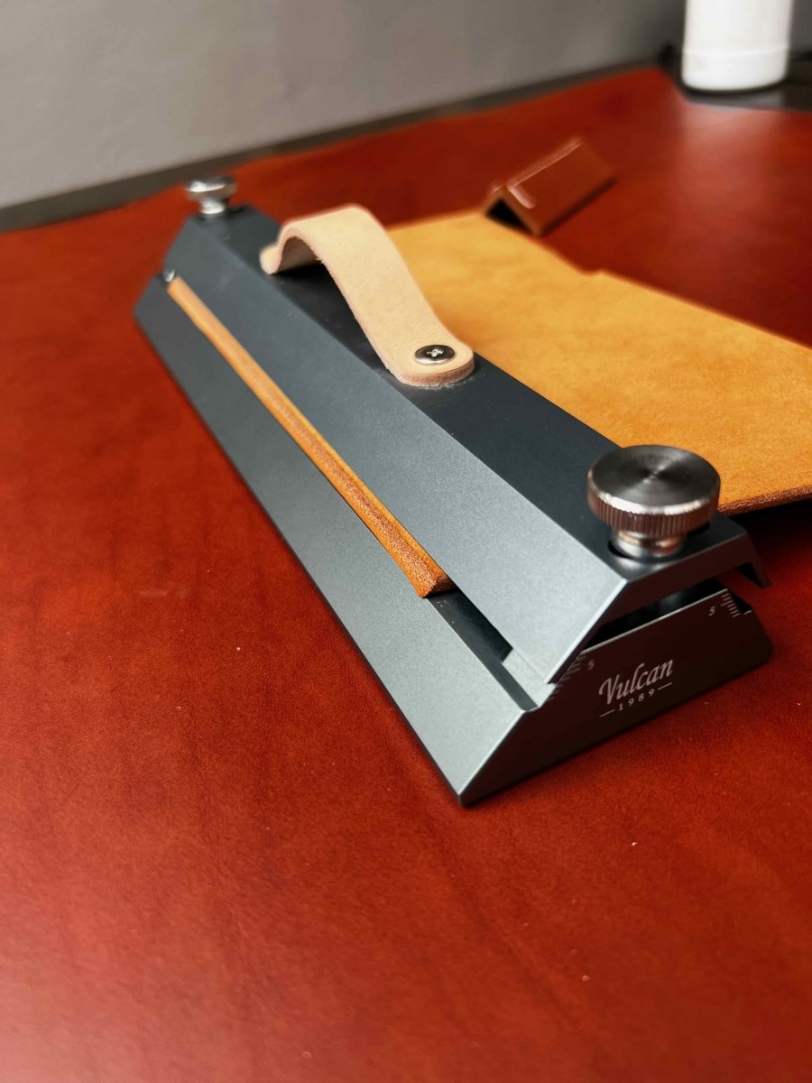 Signature skiving knife - Angled bevel - JunLinLeather